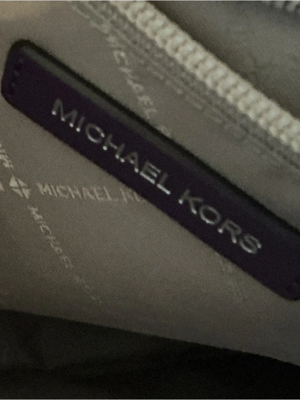 Michael Kors Voyager Large EW Tote Dark Purple Multi NWT $398 - Picture 14 of 16